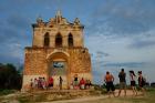 Extraños en la ermita